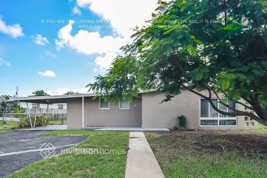 Primary Photo - 216 Poe Dr