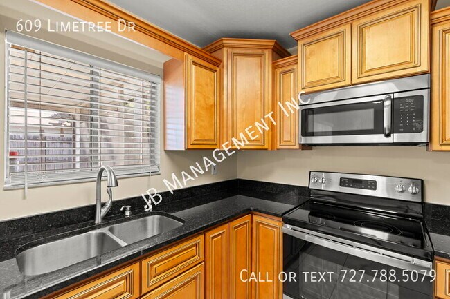 Building Photo - 609 Limetree Dr