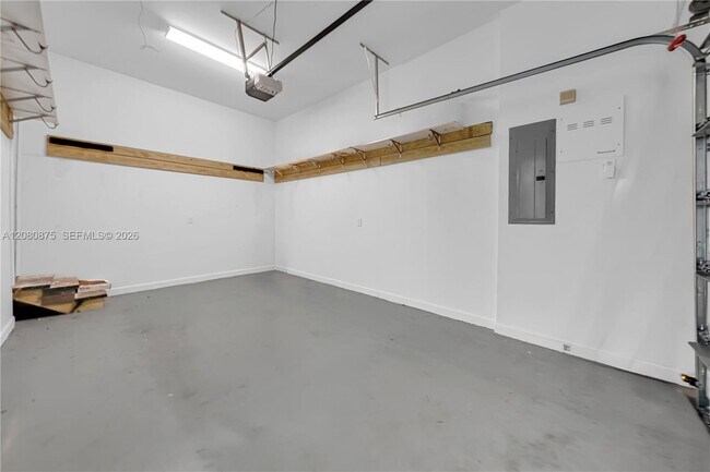 Building Photo - 3253 McDonald St
