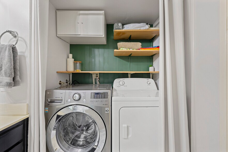 Building Photo - 18122 Sundowner Way