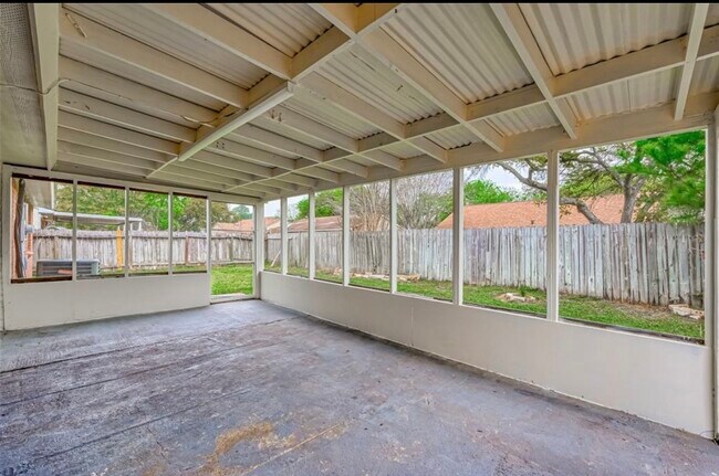 Building Photo - 16910 Cairngale St