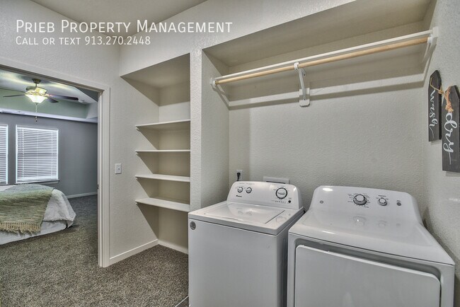 Building Photo - 12307 S Chelsea St