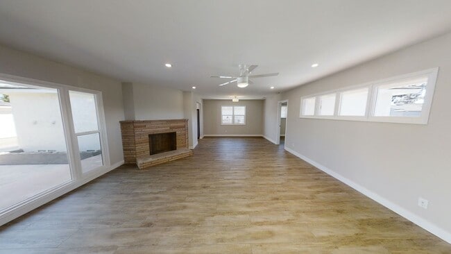 Building Photo - Big Bedrooms,  Great Yard!