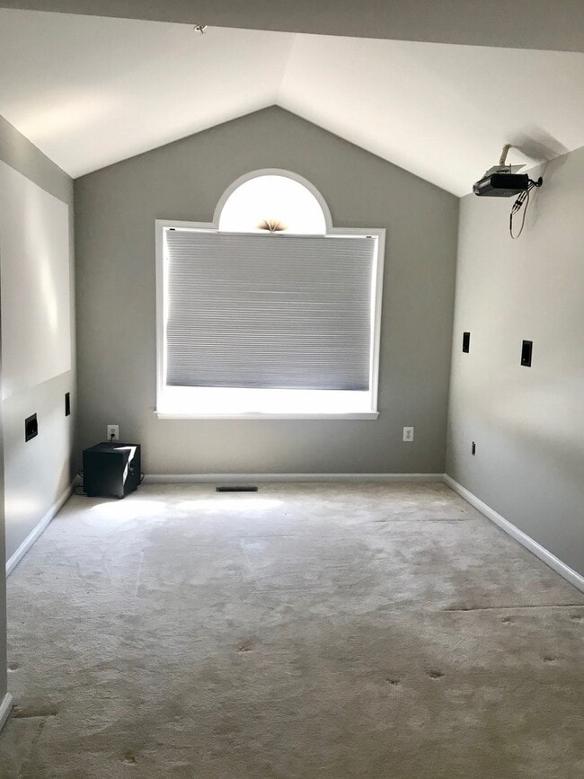 Building Photo - 4 Story Arlington Home / With Garage Parking in Stellar Location!