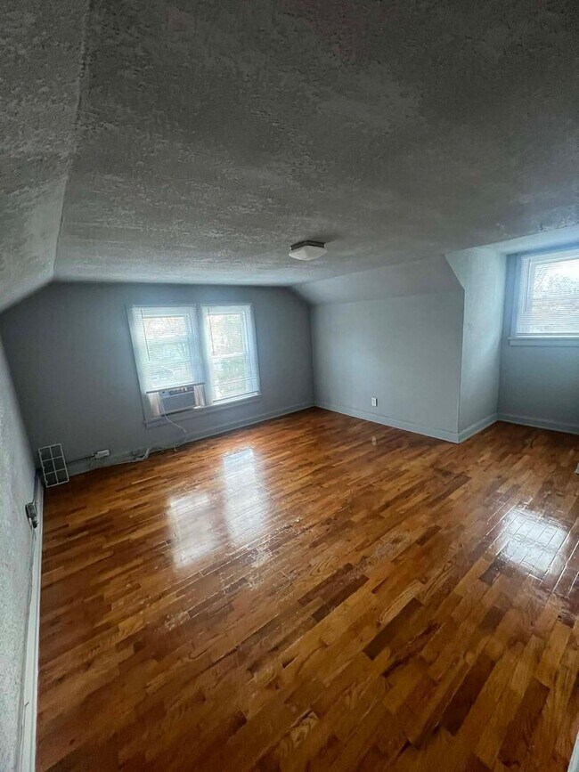 Building Photo - 214 Olive St