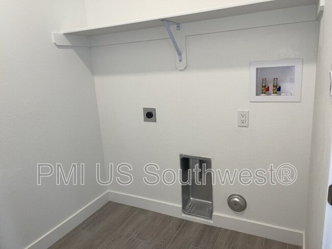 Building Photo - 3263 Secret Pass Canyon Dr