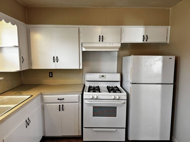 Building Photo - 102 Ave G