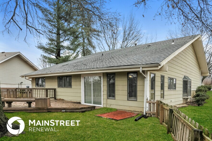 Building Photo - 1655 Woodman Dr