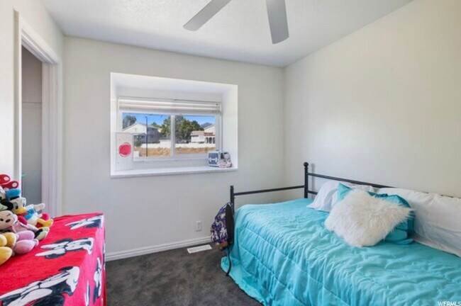 Building Photo - 5579 Deerbrush Cir