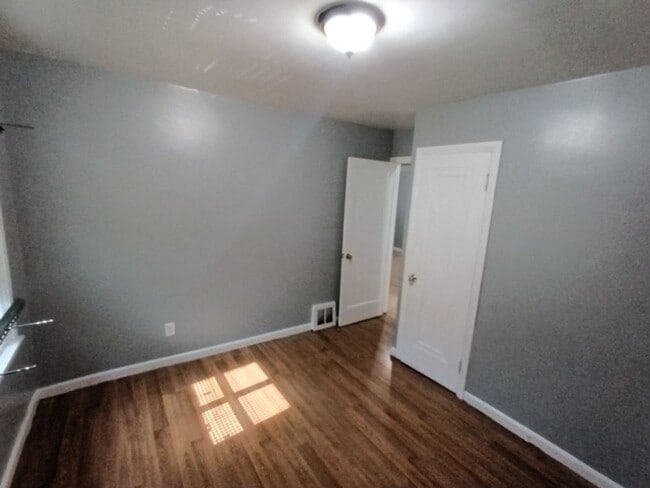 Building Photo - 3 bed ranch on Detroit's East Side Now Ava...