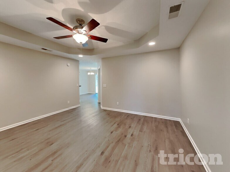 Building Photo - 605 Silverhill Dr