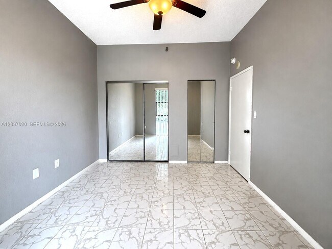 Building Photo - 20505 E Country Club Dr