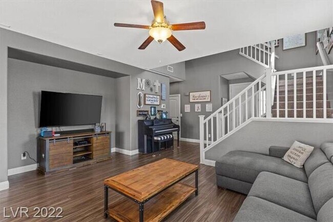 Building Photo - 4 BEDROOM 3 BATH SINGLE FAMILY HOME IN PROVIDENCE!!