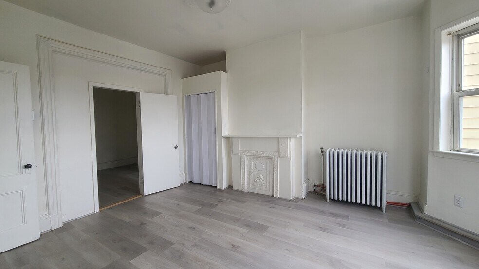 Building Photo - 242 Bowers St