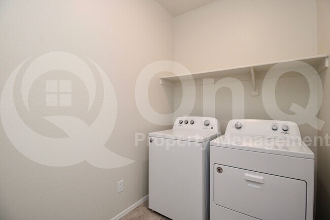 Building Photo - 2455 E Alida Dr