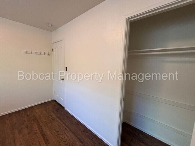 Building Photo - 750 Crain St