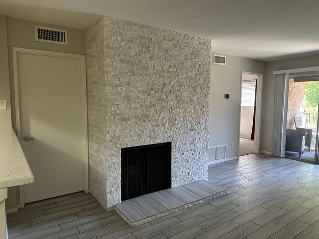 Building Photo - Charming 2 Bed 1 bath Condo