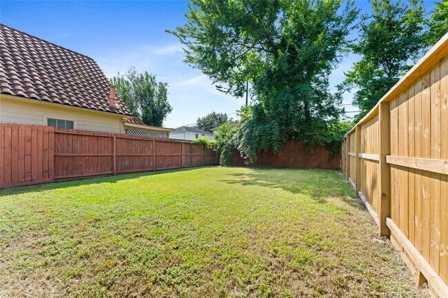 Building Photo - 11510 Palmsprings Dr