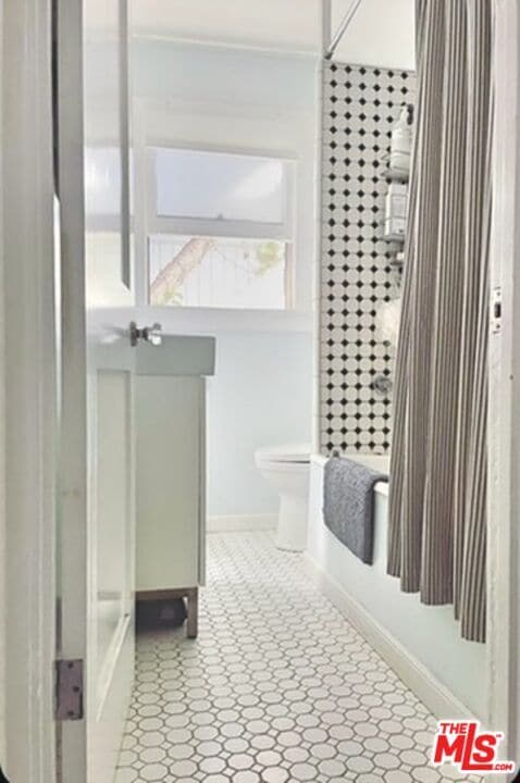 Building Photo - 2303 Dell Ave