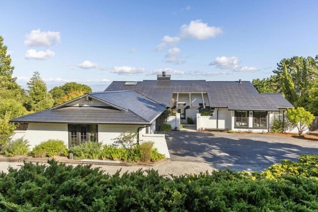 Building Photo - 6 Friars Ln