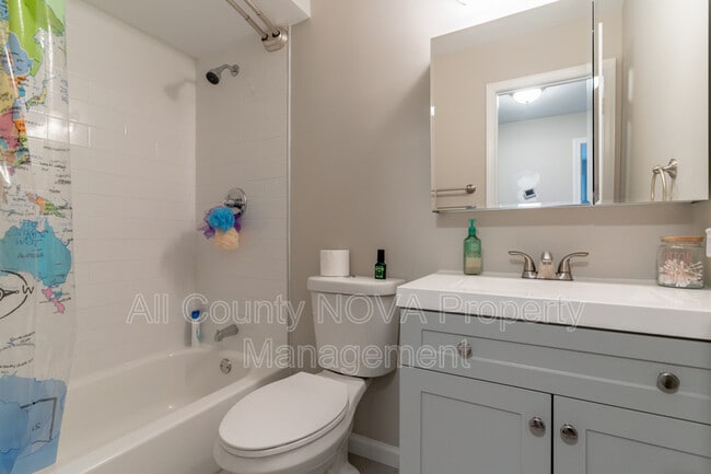 Building Photo - 12112 Amblewood Dr