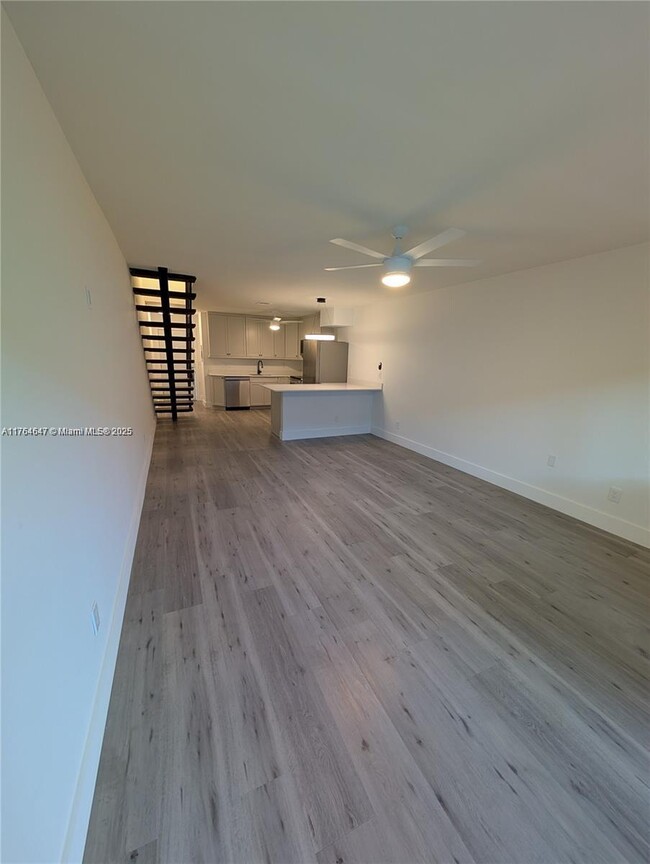 Building Photo - 15385 S Dixie Hwy