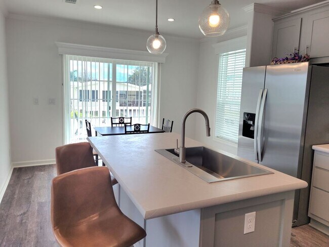 Building Photo - 6429 Forest Lake Dr