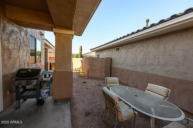 Building Photo - 13612 W Cypress St