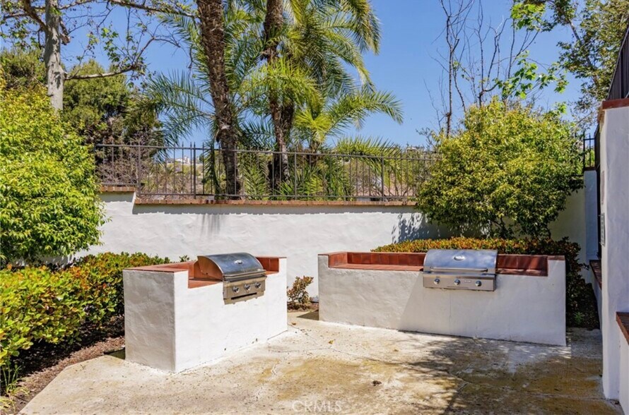 Building Photo - 34101 Via California