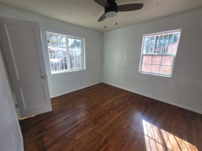 Building Photo - Ready to View!!