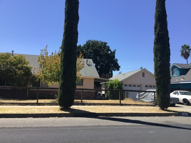 Primary Photo - Nice 2-Bedroom House