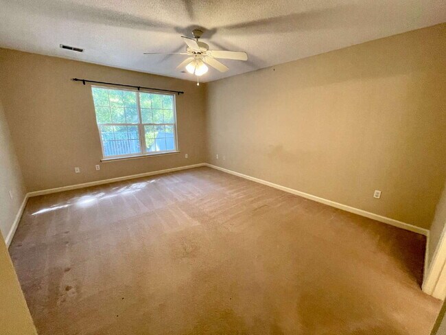 Building Photo - Duplex Apartment Close to Downtown Bluffton!