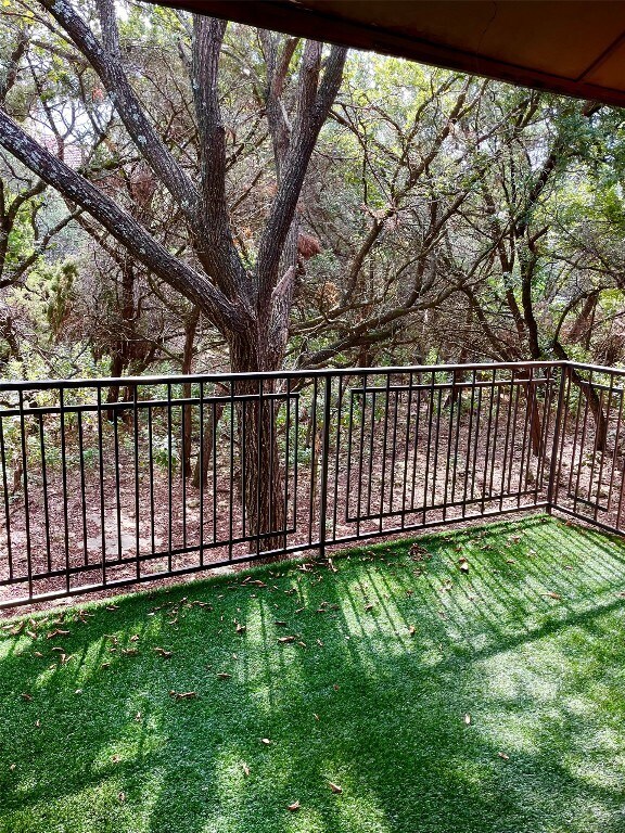 Building Photo - 4711 Spicewood Springs Rd