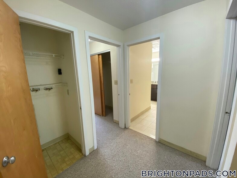 Building Photo - 140 N Beacon St