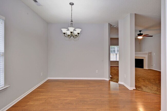 Building Photo - Spacious Duplex in Willow Lakes