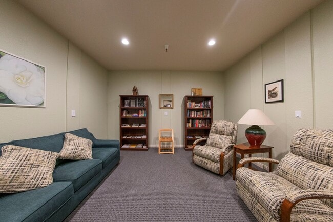 Building Photo - 55+ COMMUNITY - 1BR/1BA AVAILABLE FOR RENT...