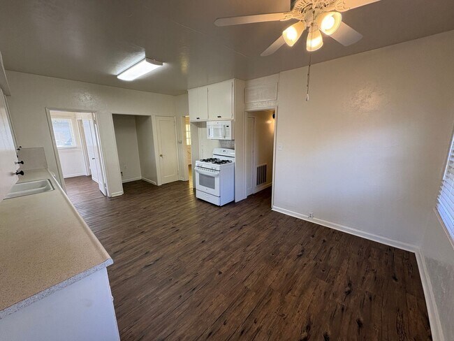 Building Photo - 1424 18th Ave