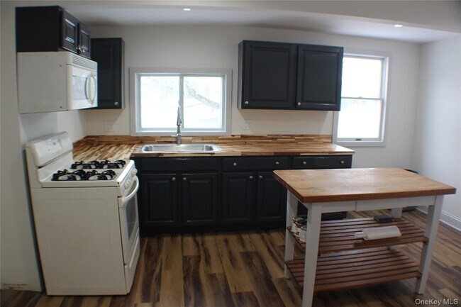 Building Photo - 1710 NY-300