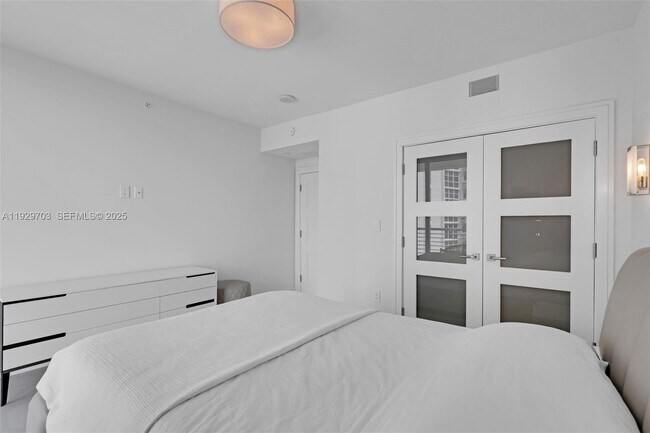 Building Photo - 2831 N Ocean Blvd