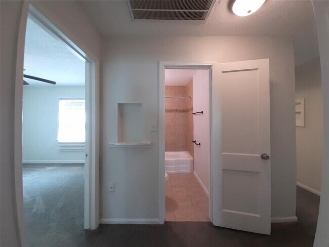 Building Photo - 7607 Moss Rose St