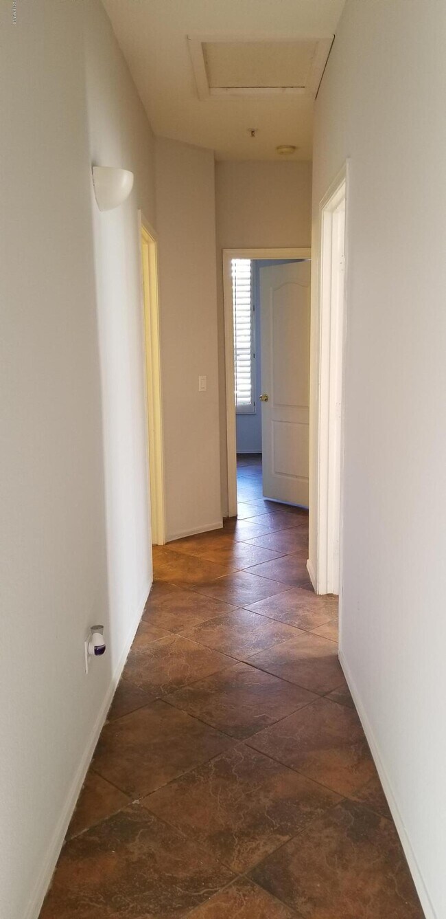 Building Photo - 7323 E Overlook Dr