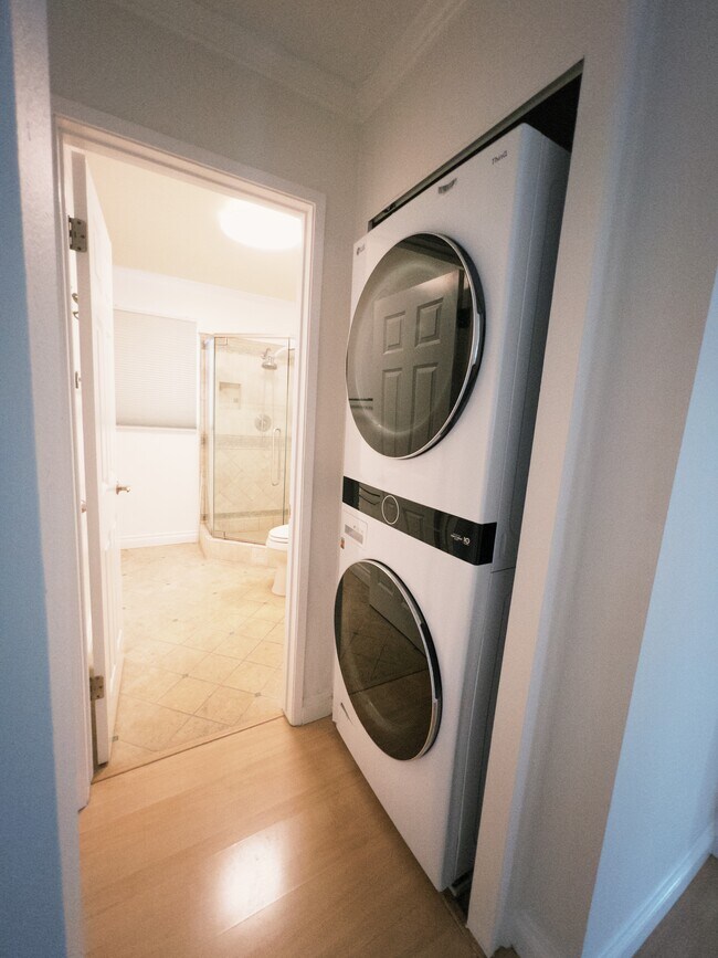 Building Photo - 1236 Wellesley Ave