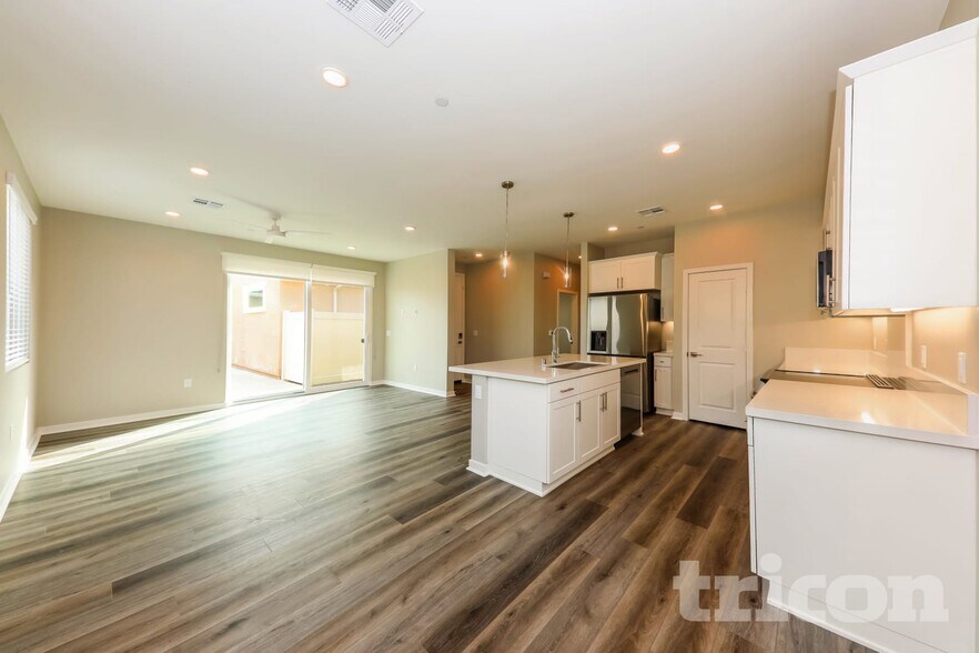 Building Photo - 1704 Lorraine Dr