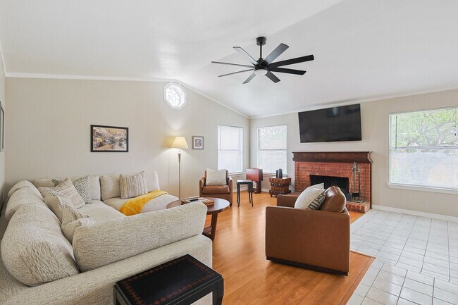 Building Photo - 2501 Highdale Dr
