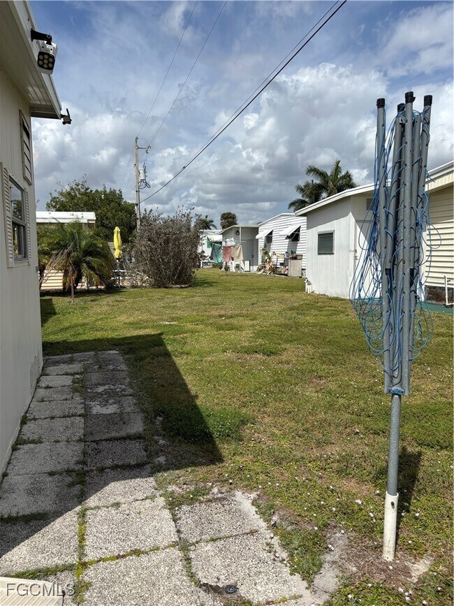 Building Photo - 207 Harvest Ln