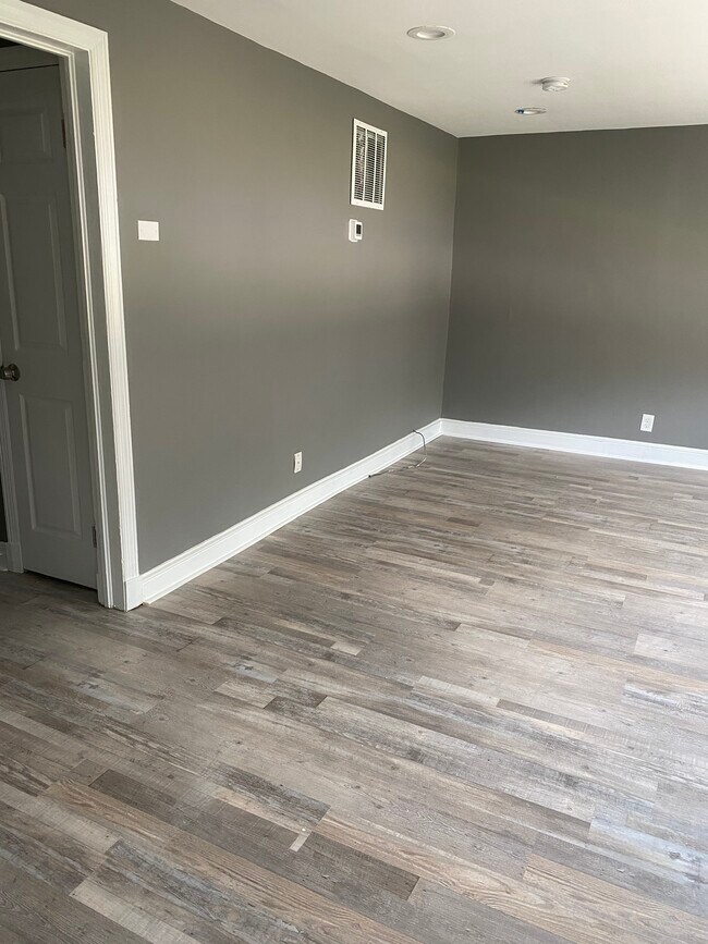 Living room - 614 harwood ave