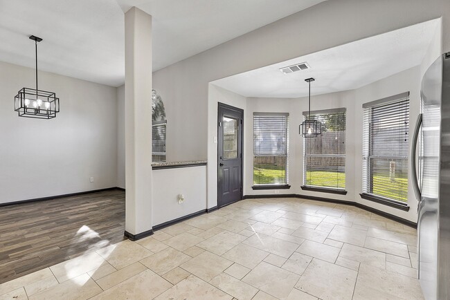 Building Photo - 20815 Whitevine Way