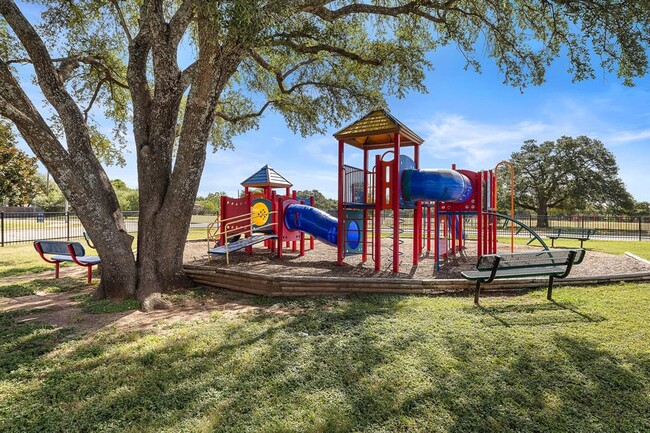 Building Photo - 3817 Tailfeather Dr