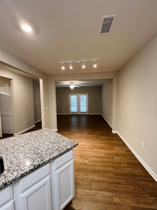 Building Photo - 404 Houston Ridge Dr