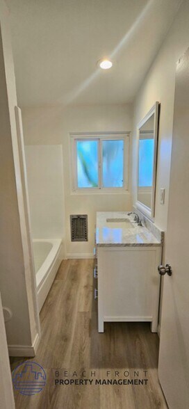 Building Photo - 205 Via Riviera